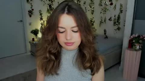 Snapshot of miraclecurly chatting on April 17, 2026, 7:39 pm Emma online show from April 17, 2026, 7:39 pm