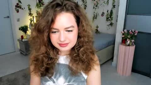 Snapshot of miraclecurly chatting on April 20, 2026, 4:10 pm Emma online show from April 20, 2026, 4:10 pm