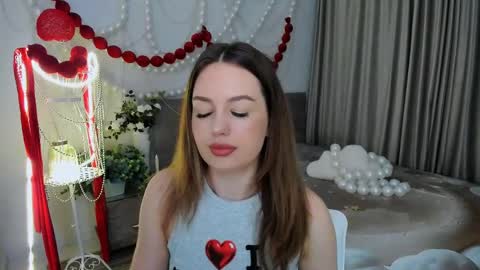 Snapshot of miraclecurly chatting on May 5, 2026, 7:44 pm Emma online show from May 5, 2026, 7:44 pm
