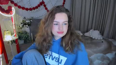 Snapshot of miraclecurly chatting on May 9, 2026, 4:56 pm Emma online show from May 9, 2026, 4:56 pm