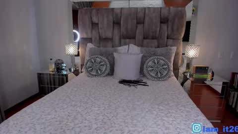 Snapshot of mirandacollins_ chatting on October 1, 2025, 11:55 pm Miranda online show from October 1, 2025, 11:55 pm