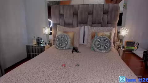 Snapshot of mirandacollins_ chatting on November 2, 2025, 1:19 am Miranda online show from November 2, 2025, 1:19 am