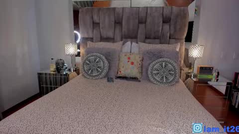 Snapshot of mirandacollins_ chatting on November 22, 2025, 12:31 am Miranda online show from November 22, 2025, 12:31 am