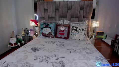 Snapshot of mirandacollins_ chatting on December 15, 2025, 12:26 am Miranda online show from December 15, 2025, 12:26 am