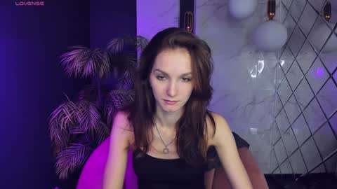 Snapshot of mirandaglow chatting on December 5, 2024, 5:48 am Miranda online show from December 5, 2024, 5:48 am