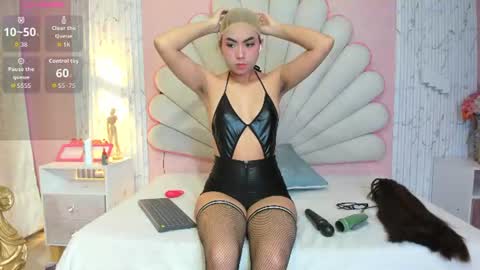 MiraRossi online show from July 15, 2026, 8:03 pm