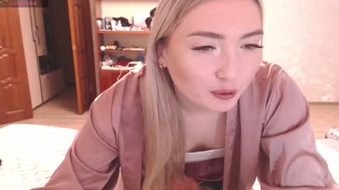 Snapshot of miraroy chatting on February 9, 2026, 4:00 pm Mira online show from February 9, 2026, 4:00 pm