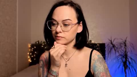 Snapshot of miraskyy chatting on December 3, 2025, 4:27 pm MiraSkyy online show from December 3, 2025, 4:27 pm