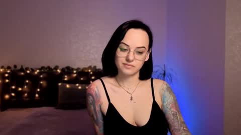 Snapshot of miraskyy chatting on December 18, 2025, 9:32 pm MiraSkyy online show from December 18, 2025, 9:32 pm