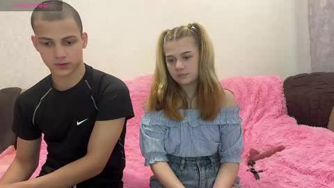 Snapshot of mirelcouple chatting on June 1, 2026, 3:25 pm mirelcouple online show from June 1, 2026, 3:25 pm
