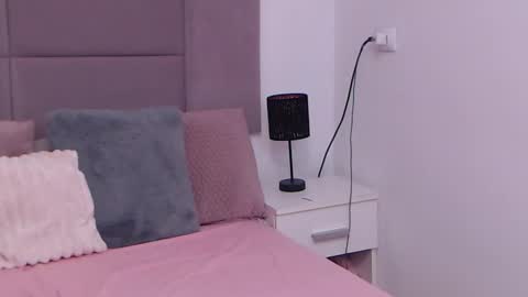 Snapshot of miryamines chatting on February 8, 2025, 2:58 am MiryamInes online show from February 8, 2025, 2:58 am