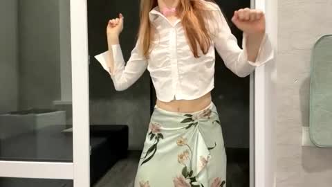 Snapshot of mishahartwigsen chatting on September 8, 2025, 7:35 pm Molly online show from September 8, 2025, 7:35 pm