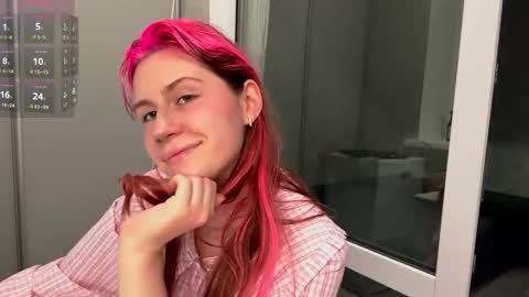 Snapshot of mishahartwigsen chatting on September 28, 2025, 5:29 pm Molly online show from September 28, 2025, 5:29 pm