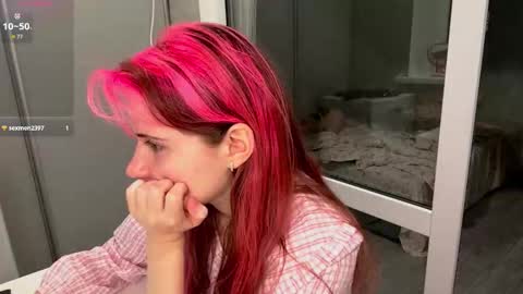 Snapshot of mishahartwigsen chatting on October 1, 2025, 5:30 pm Molly online show from October 1, 2025, 5:30 pm