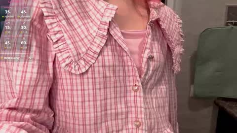 Snapshot of mishahartwigsen chatting on October 8, 2025, 5:43 pm Molly online show from October 8, 2025, 5:43 pm