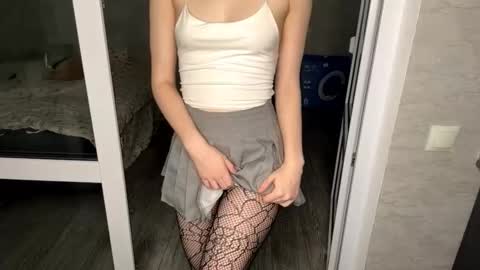 Snapshot of mishahartwigsen chatting on November 13, 2025, 5:45 pm Molly online show from November 13, 2025, 5:45 pm