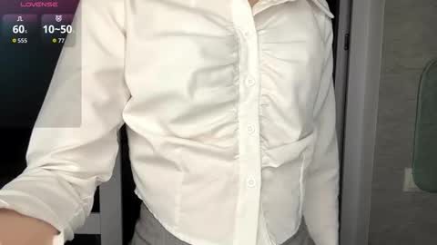 Snapshot of mishahartwigsen chatting on November 23, 2025, 5:24 pm Molly online show from November 23, 2025, 5:24 pm