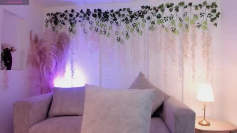 Snapshot of mishanabi_ chatting on December 2, 2025, 8:15 pm Misha online show from December 2, 2025, 8:15 pm