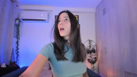 Snapshot of mishelkrave_ chatting on December 17, 2025, 12:16 am KRAVE online show from December 17, 2025, 12:16 am