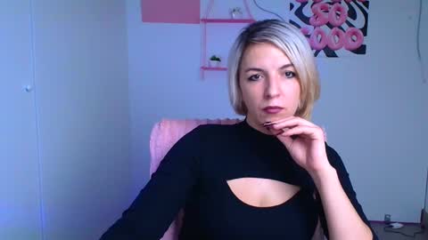 Snapshot of mishelle_blondie chatting on December 1, 2025, 12:21 pm Mishelle online show from December 1, 2025, 12:21 pm