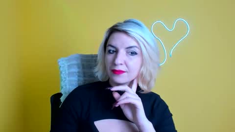 Snapshot of mishelle_blondie chatting on December 3, 2025, 8:07 pm Mishelle online show from December 3, 2025, 8:07 pm