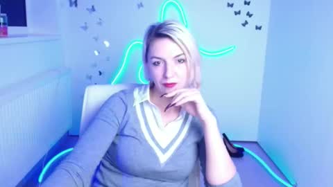 Snapshot of mishelle_blondie chatting on December 4, 2025, 9:12 pm Mishelle online show from December 4, 2025, 9:12 pm