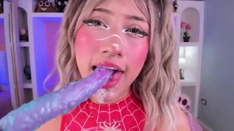 Megan online show from November 25, 2025, 12:38 pm