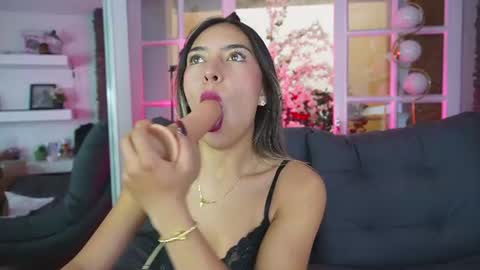 Zoe online show from July 10, 2026, 7:05 pm