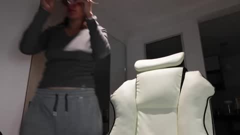 Snapshot of miss_ann_1 chatting on May 4, 2026, 12:28 am miss_ann_1 online show from May 4, 2026, 12:28 am