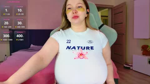 Snapshot of miss_anna909 chatting on April 22, 2026, 10:17 am Anna online show from April 22, 2026, 10:17 am