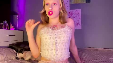 Anya online show from April 12, 2026, 9:42 pm