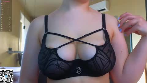 Snapshot of miss_bubbles chatting on April 17, 2026, 1:08 am Sandy online show from April 17, 2026, 1:08 am