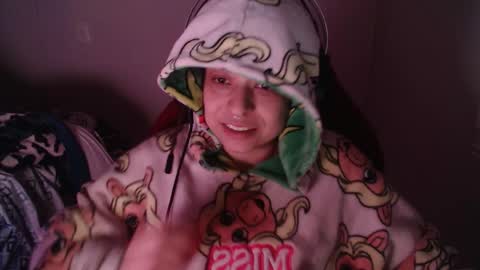 Miss Carmila online show from November 3, 2025, 12:24 am