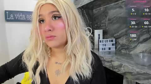 Danika online show from October 20, 2025, 10:59 am