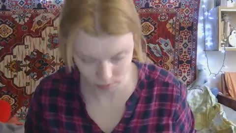 Snapshot of miss_elistia_ chatting on April 2, 2026, 10:46 am Elis online show from April 2, 2026, 10:46 am
