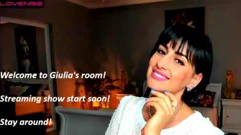 Miss Giulia online show from July 22, 2026, 1:03 pm