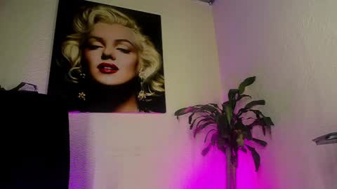 Snapshot of miss_isa19 chatting on June 14, 2026, 8:00 pm miss_isa19 online show from June 14, 2026, 8:00 pm