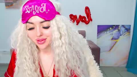 Snapshot of miss_kiten chatting on February 17, 2025, 8:15 pm miss_kiten online show from February 17, 2025, 8:15 pm