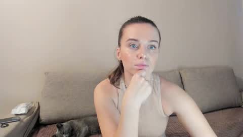 Snapshot of miss_kitty13 chatting on December 5, 2025, 2:53 am Kitty online show from December 5, 2025, 2:53 am