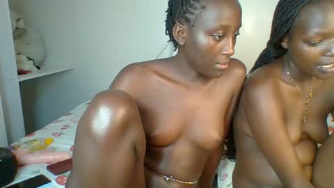 miss_lolah7 online show from May 5, 2026, 12:07 am