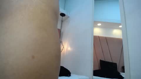 mia online show from November 21, 2025, 11:47 pm