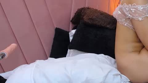 mia online show from December 13, 2025, 7:53 pm