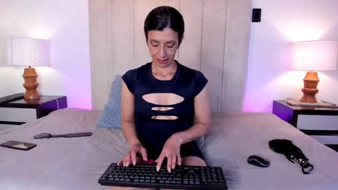 miss_milf_ online show from April 15, 2026, 7:54 pm