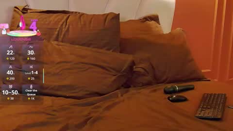 Olivia online show from November 6, 2025, 8:43 pm