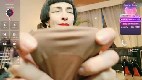 Snapshot of miss_satori_rose chatting on February 11, 2025, 11:33 pm Satori Rose online show from February 11, 2025, 11:33 pm