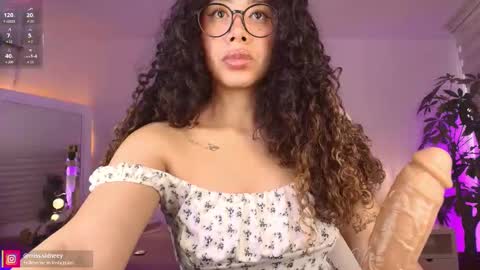 Amy Olivera online show from November 4, 2025, 1:10 pm