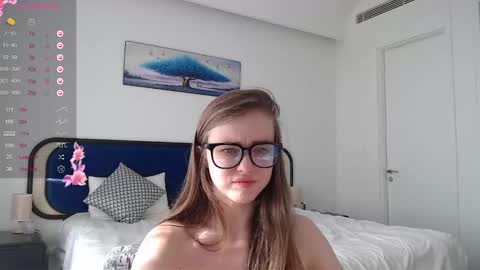 Snapshot of miss_sweetbb chatting on February 20, 2025, 9:00 am Bella online show from February 20, 2025, 9:00 am