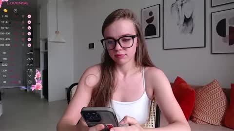 Snapshot of miss_sweetbb chatting on March 2, 2025, 2:51 am Bella online show from March 2, 2025, 2:51 am