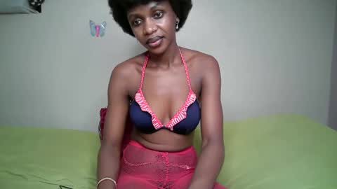 miss_ug online show from December 15, 2025, 9:13 am