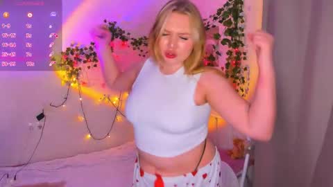 Snapshot of miss_you_babe chatting on November 12, 2025, 9:58 pm Tina Julie online show from November 12, 2025, 9:58 pm